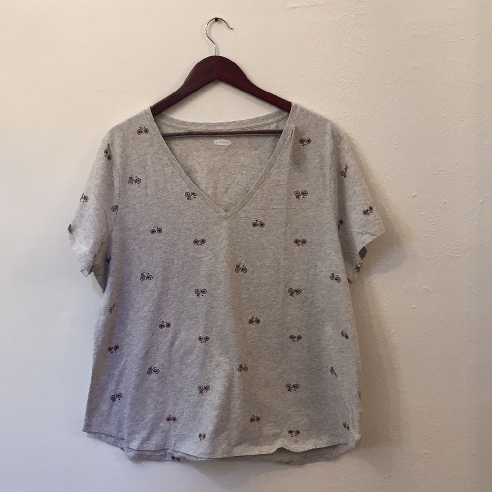 Old Navy Grey Bicycle Print Everywear V-Neck Tee